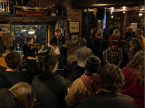 Harbor Lights Pub — vue 3